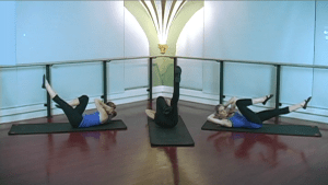 Zayna Gold shows pilates core moves