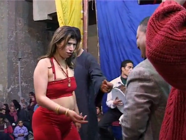 dancers documentary - egyptian dancer asking for tips